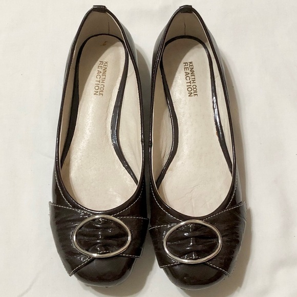 Kenneth Cole Reaction Brown Faux Patent Leather Flats w/Buckle on Toe - 9.5 - Picture 5 of 17
